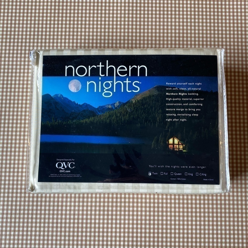 Northern Nights 100% cotton Ecru twin sheet set. NEW. Unopened